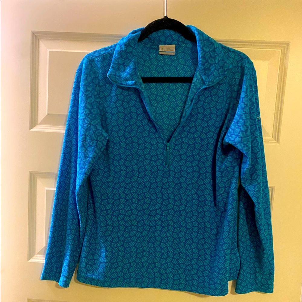 Columbia pull over half zip. Size Medium.